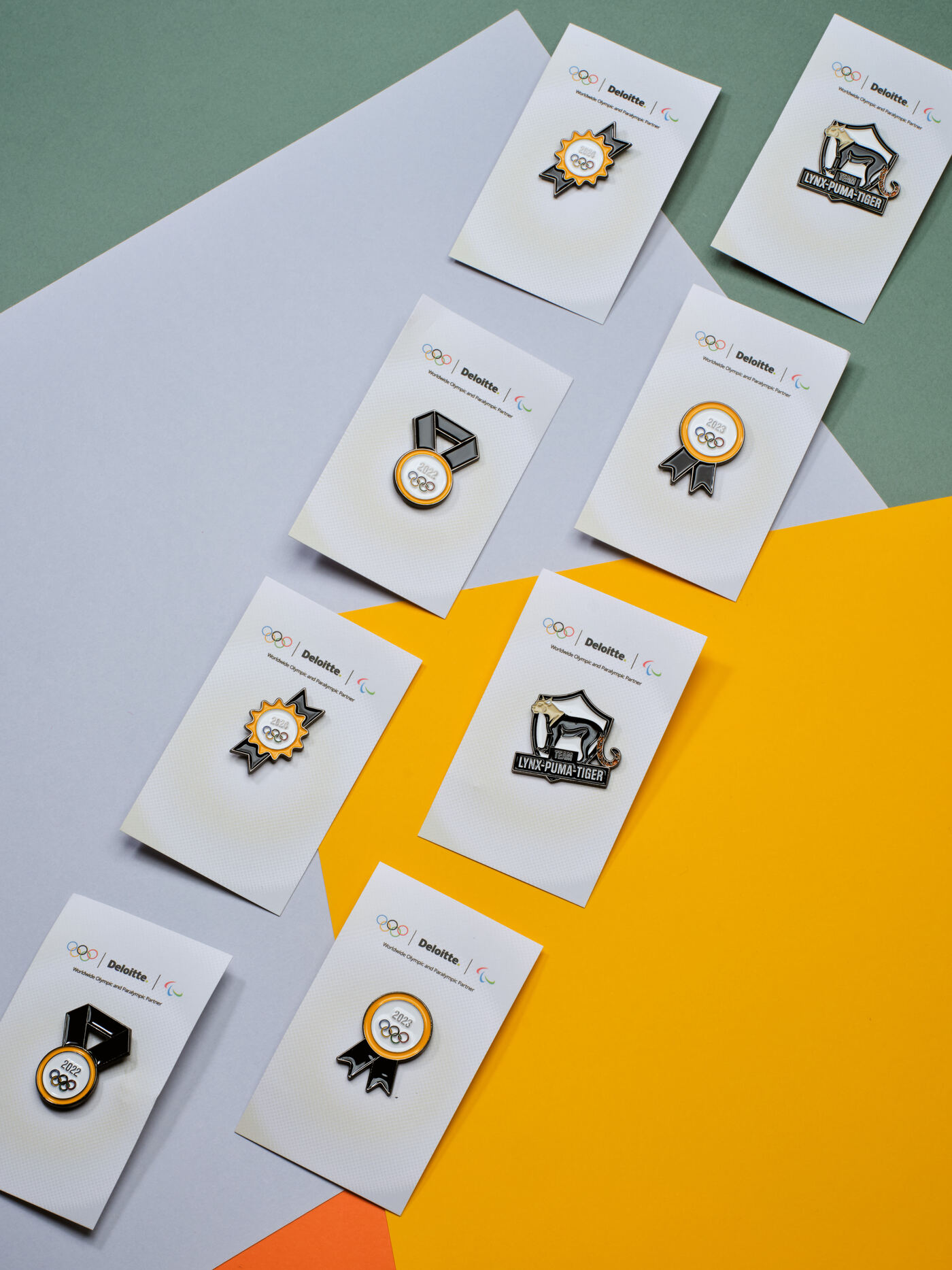 Bee's Knees archive — pin set kolekcjonerski